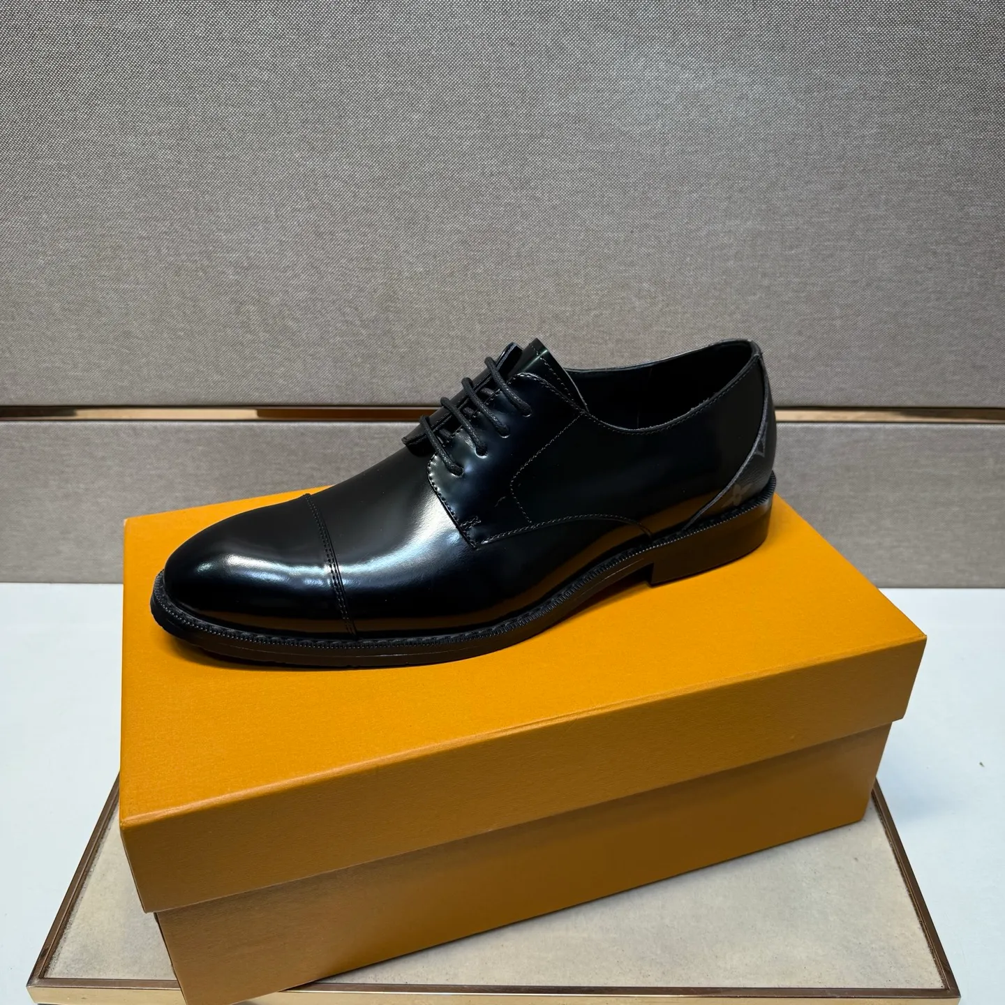 Men's men's shoes 💰pp500 [LV～] Men's casual formal leather shoes 2025z cabinet sales simultaneously 🔶Size: 38-44 #️⃣ 🔷2 colors🔜The upper is made of cowhide stitching ➕Cowhide lining, comfortable and breathable, sole: original comfortable and wear-resistant outsole, ⚠️real thing📱photographed🎬real thing is better📢📢📢